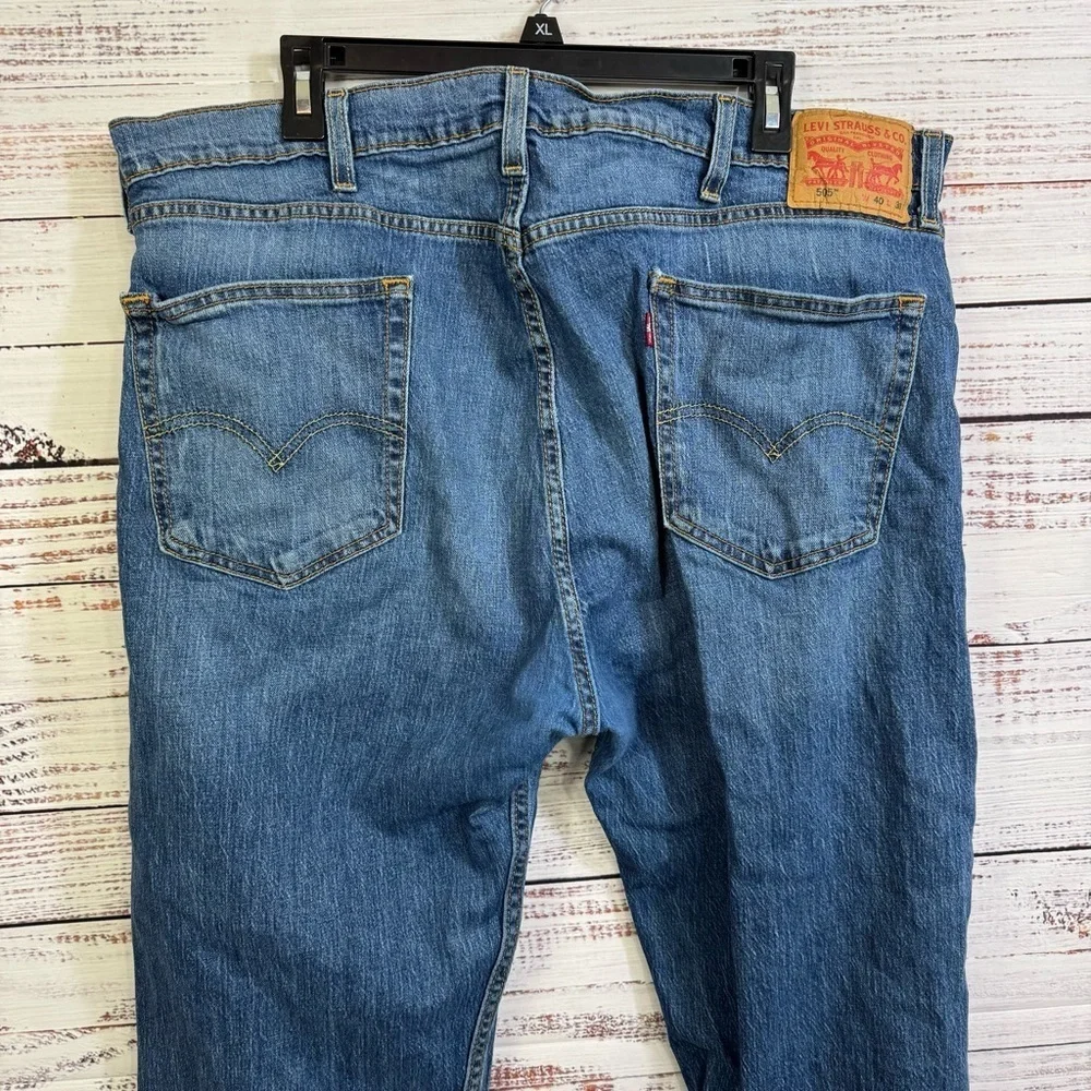 Levi’s 505 Jeans medium wash straight leg‎  relaxed size 40 denim jeans